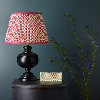 Venus table lamp in wood with a silvery black finish