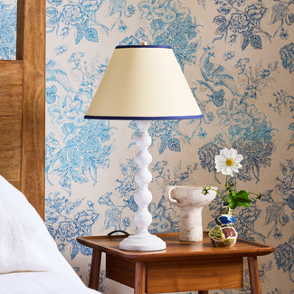 Lillee table lamp in wood with a white finish