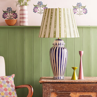 Regular Lottie table lamp with cobalt blue stripes