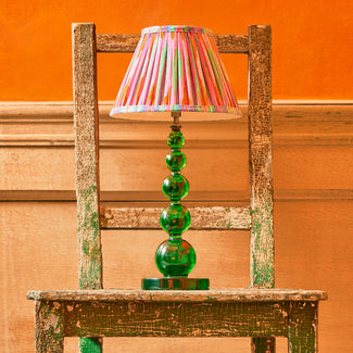 Tiny Aurora cordless table lamp in green