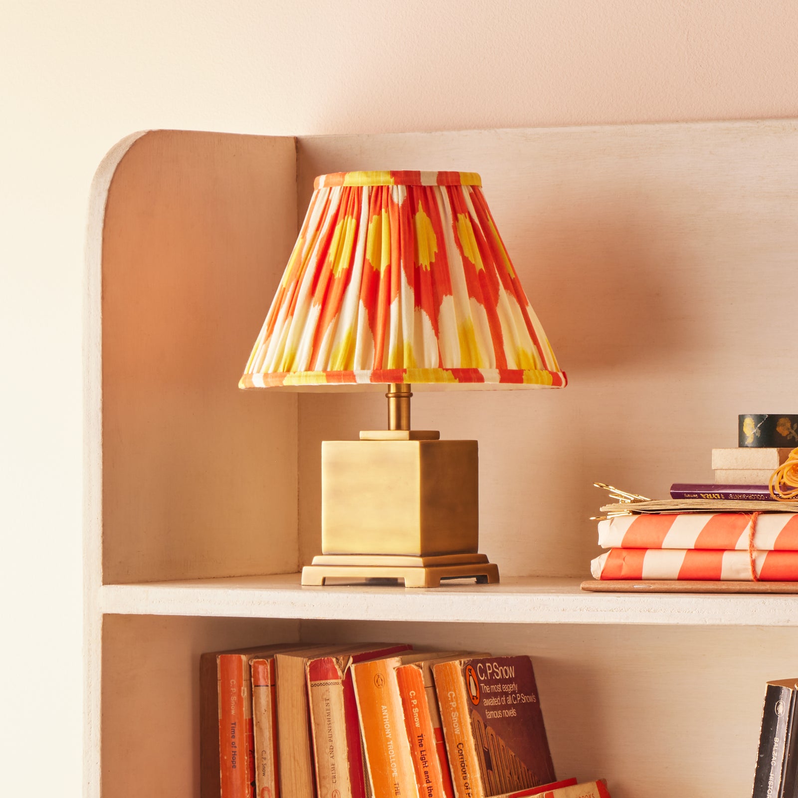 Cordless table lamp product image