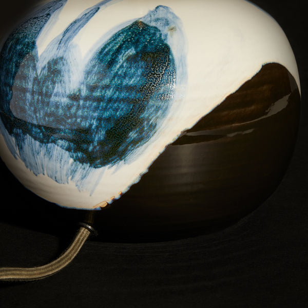 Robyn table lamp in blue and white ceramic