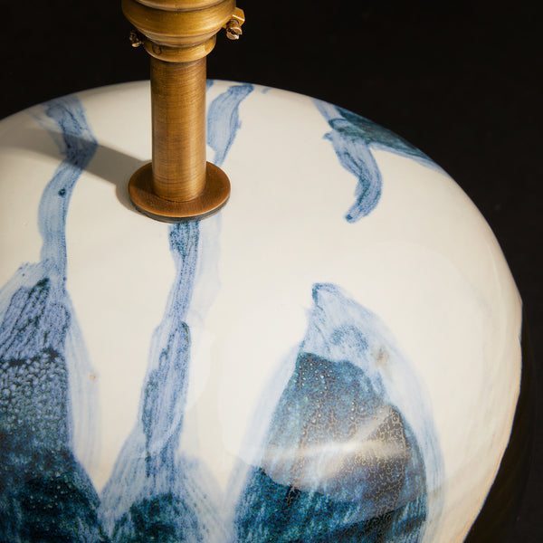 Robyn table lamp in blue and white ceramic