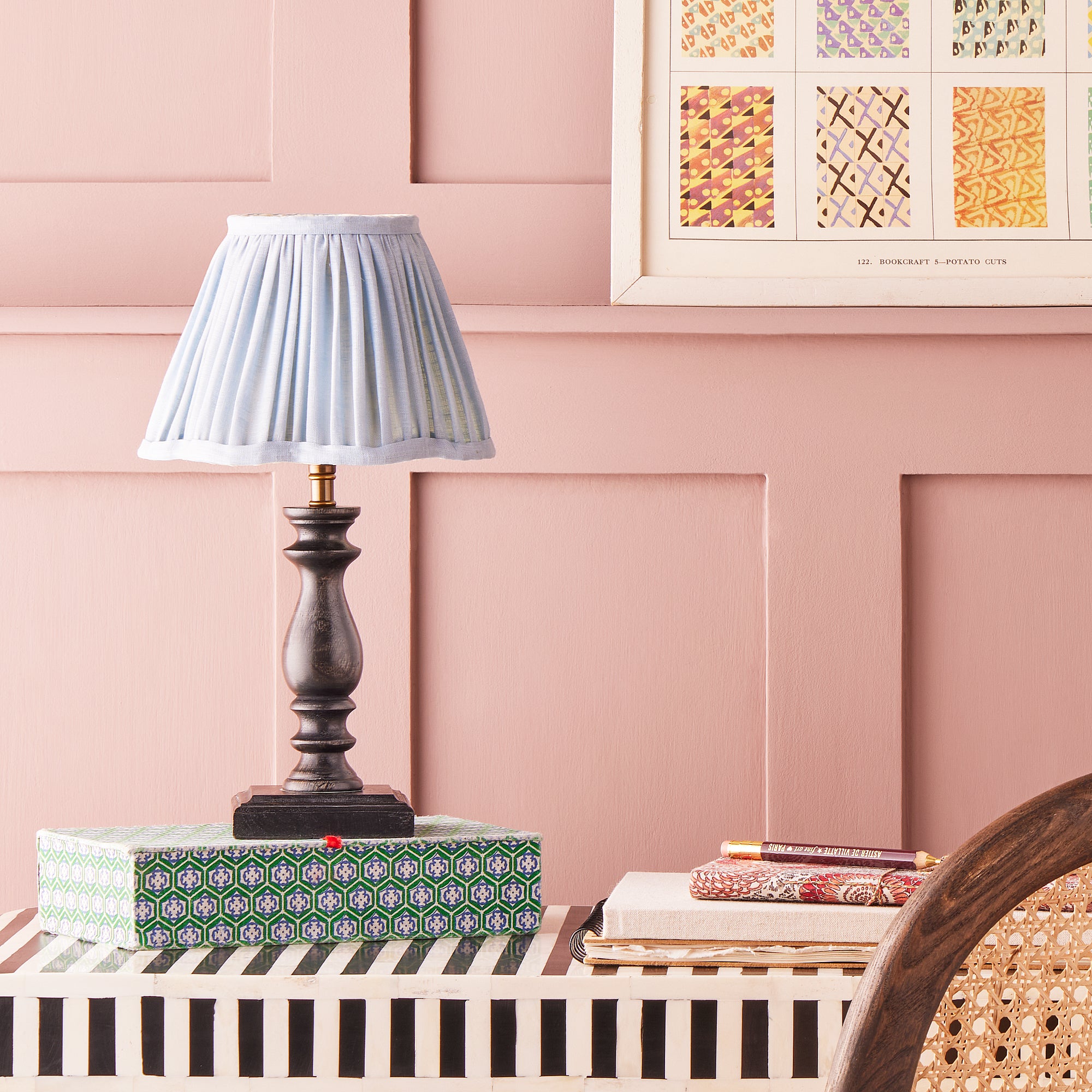 Wilma table lamp in ebony